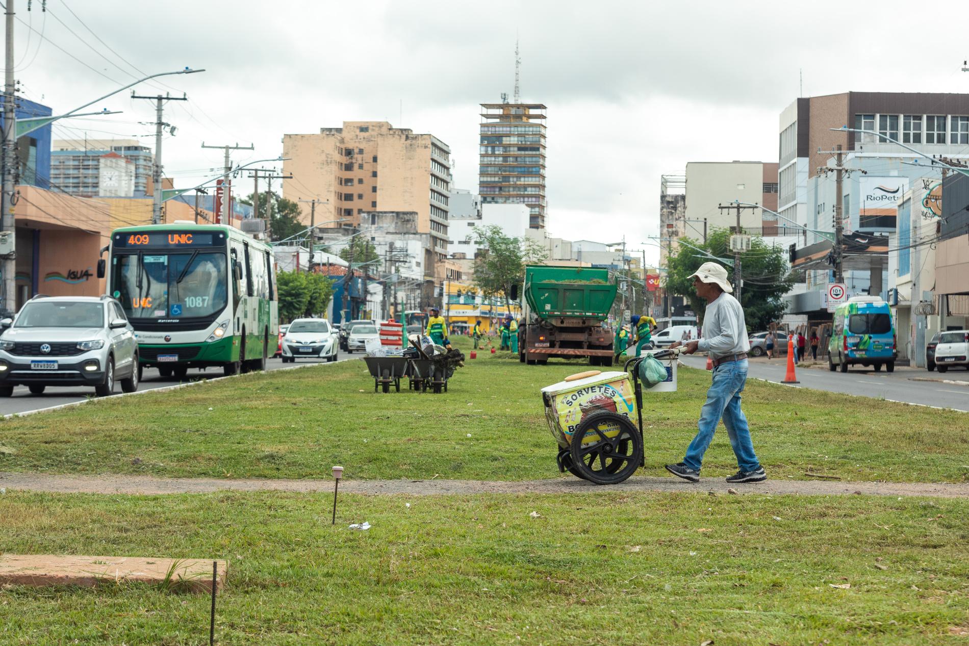 Limpurb intensifica trabalhos em avenidas principais da capital