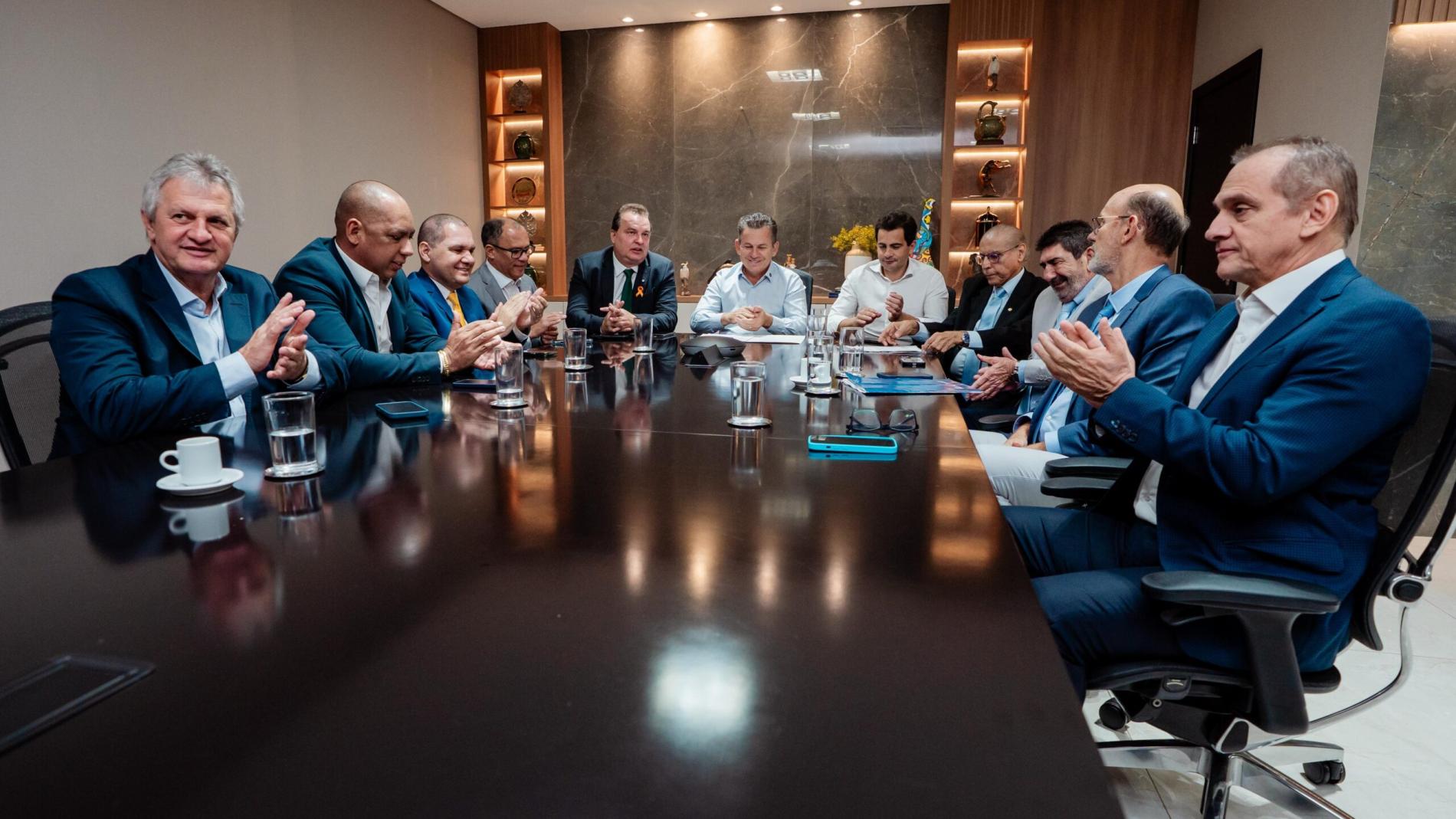 Max Russi mobiliza deputados em busca de soluções para a Santa Casa de Cuiabá