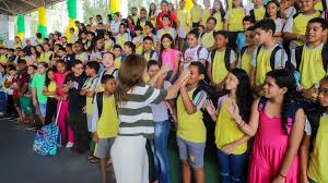 Prefeita de VG sanciona lei que proíbe uso de celulares por alunos nas escolas municipais