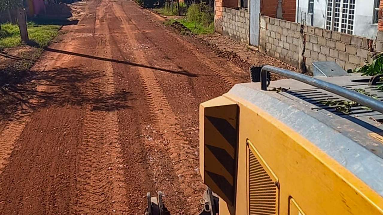 Prefeitura de Várzea Grande intensifica serviços de patrolamento no Engordador e Colinas Verdejantes