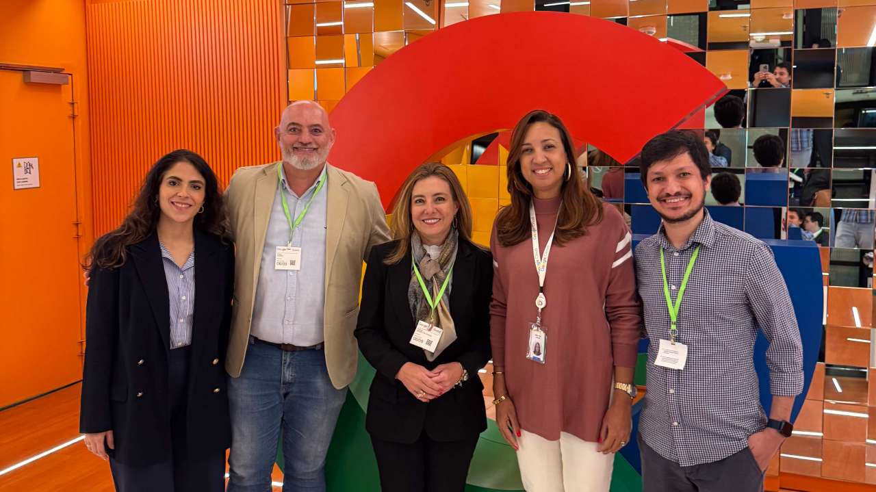Prefeita Flávia Moretti visita Google e conhece tecnologias para modernizar poder público