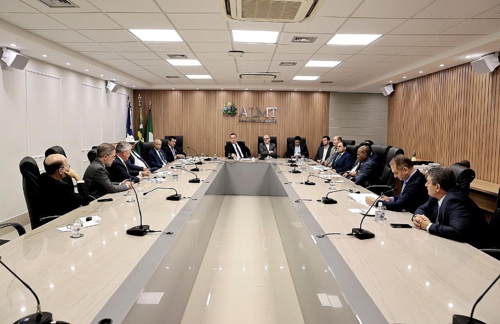 Proposta do Governo de MT limita até 35% descontos dos consignados e acaba com cobrança de taxas de órgãos públicos