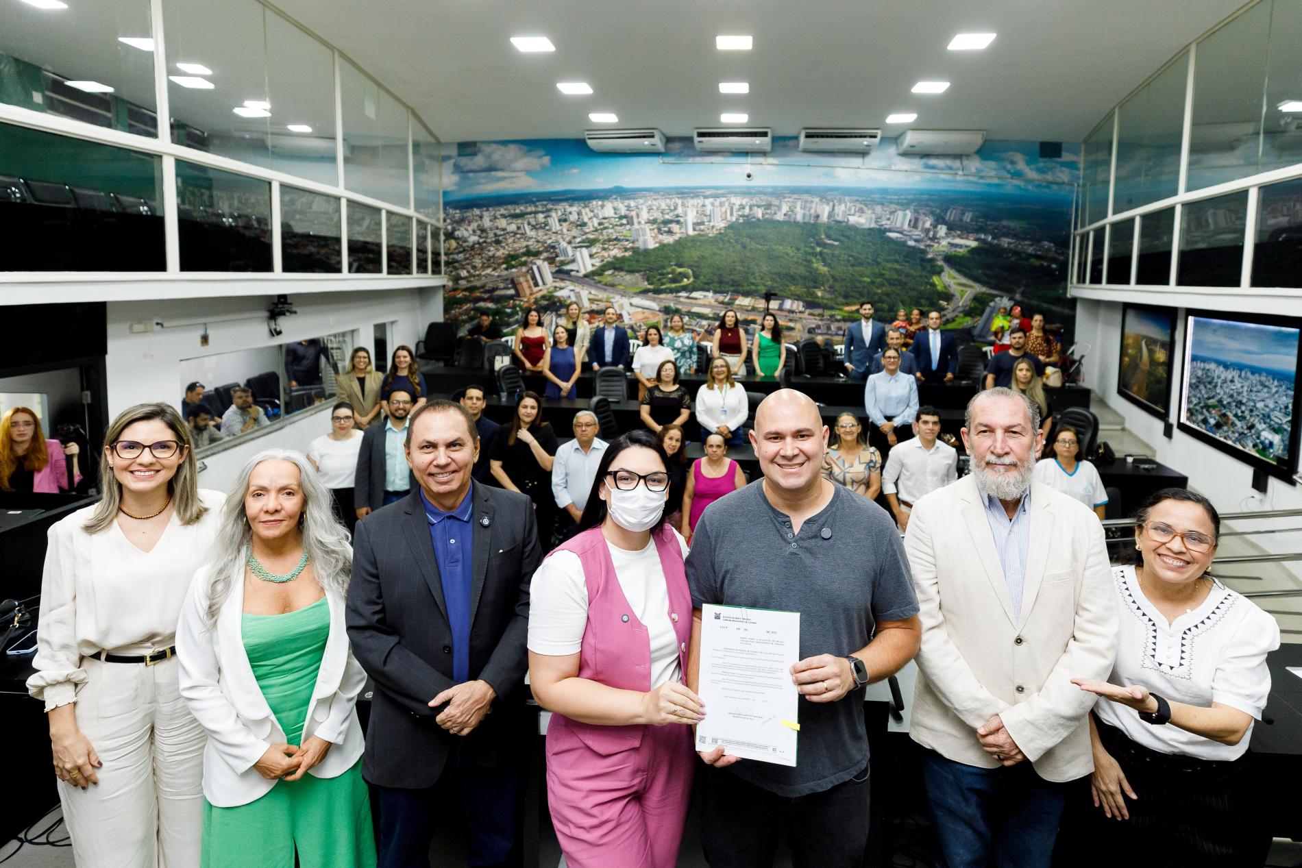 Prefeito Abilio Brunini sanciona lei e debate fissuras palatinas em audiência pública na Câmara