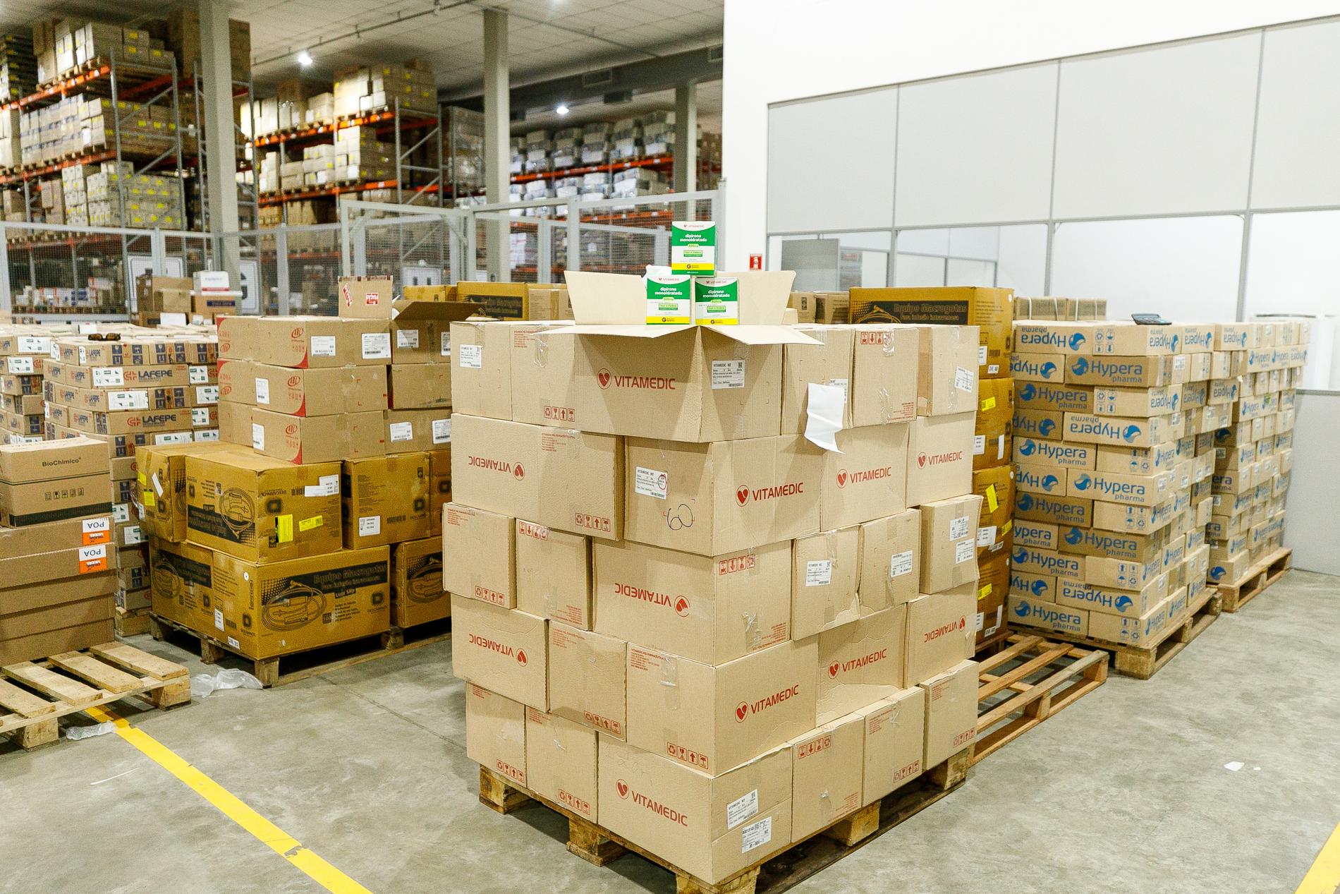 Chegada de nova carga de medicamentos reforça abastecimento em Cuiabá